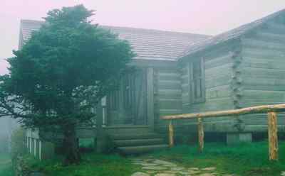 A LeConte Lodge cabin